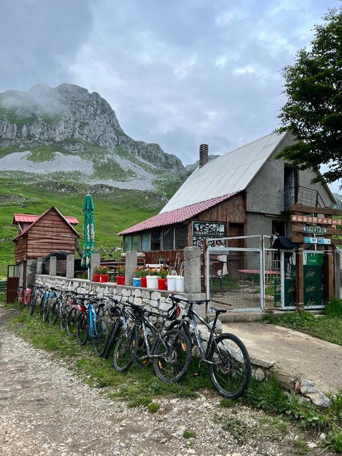 Kapetanovo Jezero Bungalov Bed and Breakfast Podgorica Exterior foto